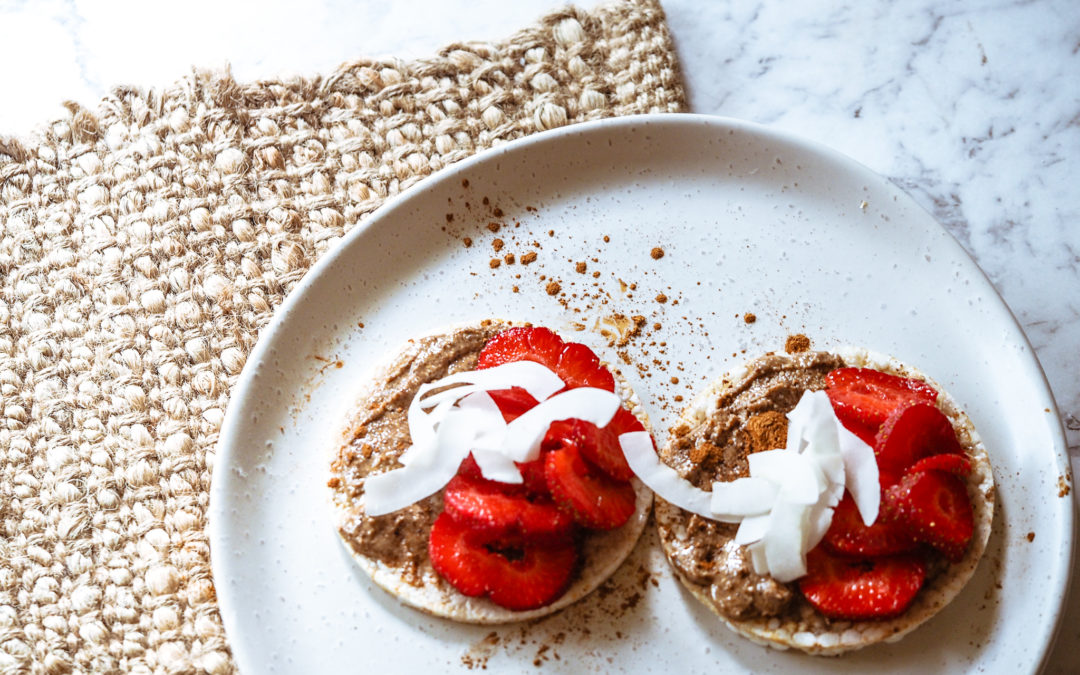 Pumpkin Pie Smoothie + Almond Butter & Banana Rice Cakes