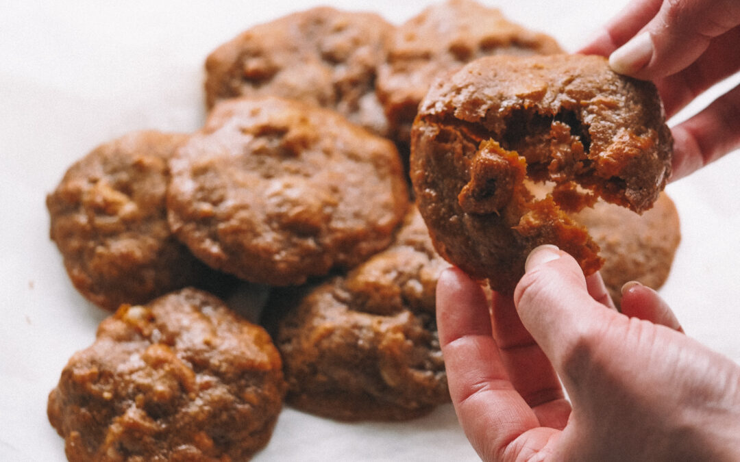Chewy Vanilla Bean & Toasted Cashew Cookies